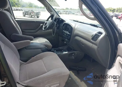 2001 Toyota Sequoia Sr5 V8 z USA, uszkodzony, nr VIN 5TDZT34A71S014690